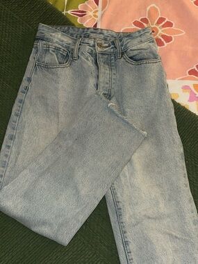 Light Wash High-Rise Mom Jeans